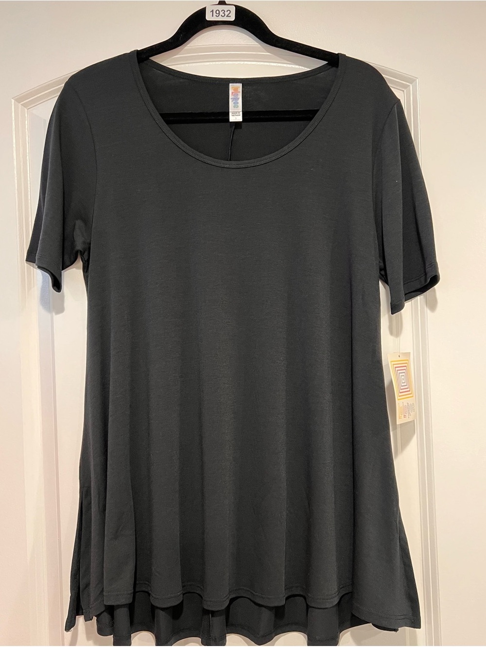 LuLaRoe Small Solid Black Perfect T